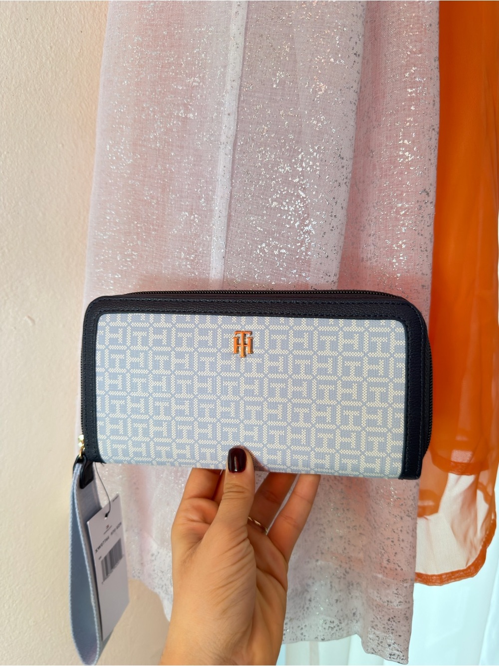 Tommy Hilfiger Light Blue & Navy Zip-Around Signature Wallet